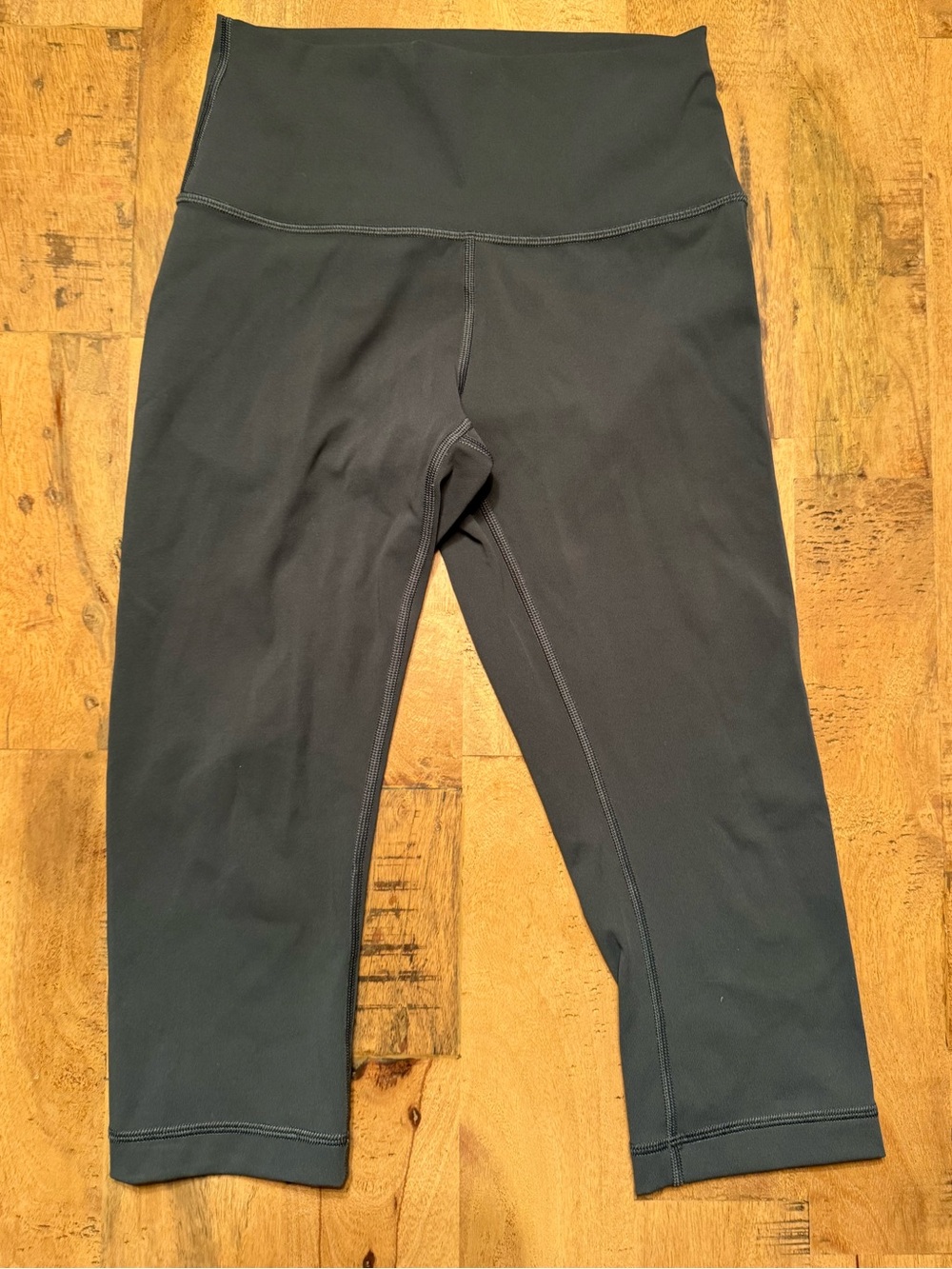 Lululemon In Movement Crop 19" Everlux Leggings Dark Olive / Mystic Green Size 4